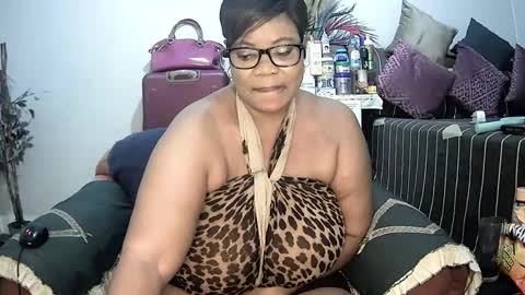 itumeleng74 online show from 02/02/25, 07:57