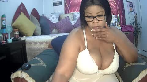 itumeleng74 online show from 02/08/25, 04:04