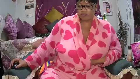 itumeleng74 online show from 09/25/25, 07:50