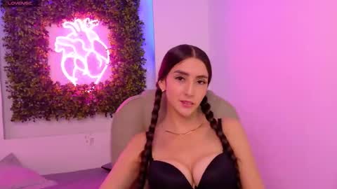 Itzel  online show from 01/19/26, 12:20