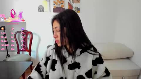 Itziar  online show from 10/26/25, 02:56