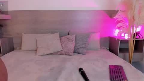 Snapshot of ivana_hall chatting on 09/25/25, 08:23 ivana_hall online show from 09/25/25, 08:23