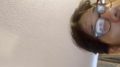 Snapshot of ivanchelon chatting on 03/02/25, 02:21 Vanchi online show from 03/02/25, 02:21