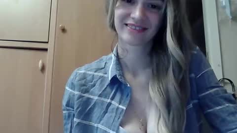 Snapshot of ivetta911 chatting on 10/25/25, 01:18 ivetta911 online show from 10/25/25, 01:18