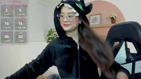 Snapshot of ivette_swan chatting on 04/08/26, 07:58 I V E T T E online show from 04/08/26, 07:58