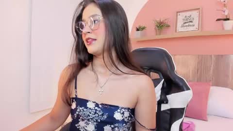 Snapshot of ivette_swan chatting on 04/20/26, 07:37 I V E T T E online show from 04/20/26, 07:37