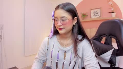 Snapshot of ivette_swan chatting on 04/21/26, 08:01 I V E T T E online show from 04/21/26, 08:01
