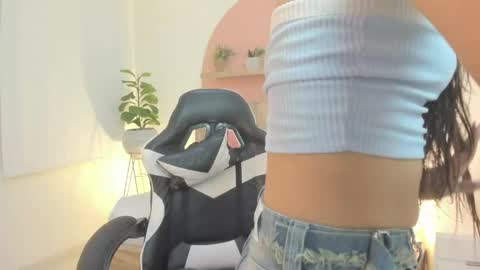 Snapshot of ivette_swan chatting on 05/16/26, 07:12 I V E T T E online show from 05/16/26, 07:12