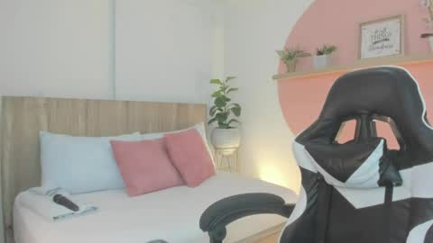 Snapshot of ivette_swan chatting on 05/27/26, 07:00 I V E T T E online show from 05/27/26, 07:00