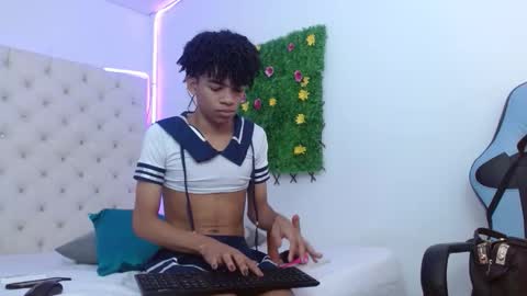 Ivon online show from 10/19/25, 12:39