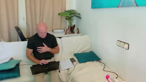 Snapshot of ivonne_hilton chatting on 11/12/25, 11:54 Ivonne online show from 11/12/25, 11:54