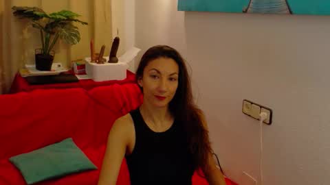 Snapshot of ivonne_hilton chatting on 05/26/26, 07:59 Ivonne online show from 05/26/26, 07:59