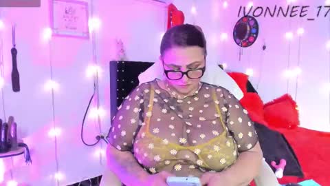 Snapshot of ivonnee17_ chatting on 03/17/26, 02:38 Ivonne online show from 03/17/26, 02:38
