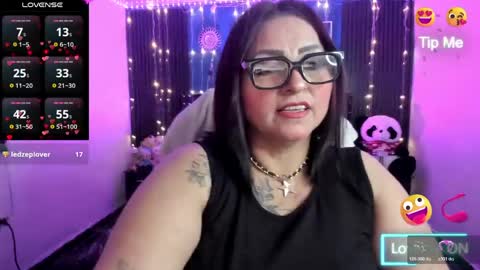 Snapshot of ivonnee17_ chatting on 04/16/26, 01:06 Ivonne online show from 04/16/26, 01:06