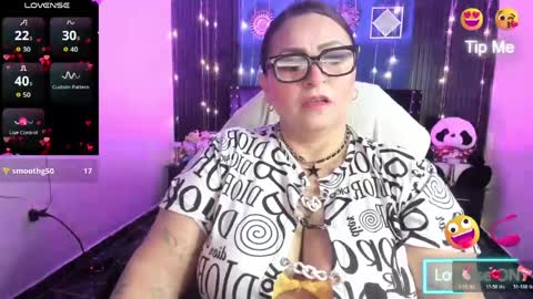 Snapshot of ivonnee17_ chatting on 04/22/26, 04:15 Ivonne online show from 04/22/26, 04:15
