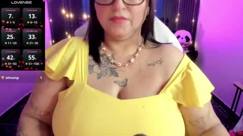 Snapshot of ivonnee17_ chatting on 05/02/26, 10:59 Ivonne online show from 05/02/26, 10:59