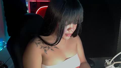 Snapshot of ivy2011 chatting on 10/31/25, 11:39 ivy online show from 10/31/25, 11:39