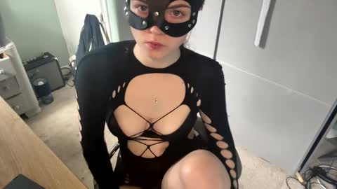 Snapshot of ivy2108 chatting on 04/15/26, 01:29 ivy2108 online show from 04/15/26, 01:29
