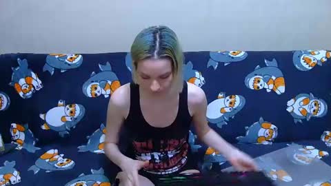 Snapshot of ivy__lester chatting on 07/19/26, 06:00 Ivy and Lester online show from 07/19/26, 06:00