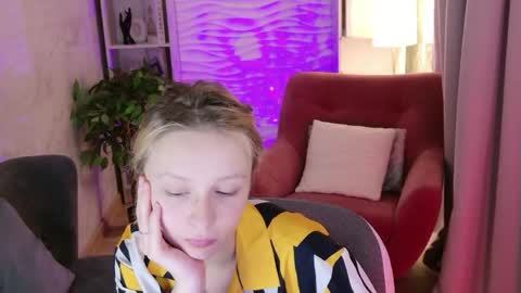 Snapshot of ivy_blare chatting on 06/08/26, 01:44 ivy_blare online show from 06/08/26, 01:44