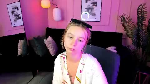 Snapshot of ivy_blare chatting on 06/09/26, 02:06 ivy_blare online show from 06/09/26, 02:06