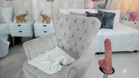 Anna online show from 01/24/25, 01:35