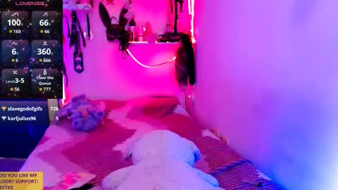 Snapshot of ivy_rosse chatting on 02/27/25, 06:42 You can find more of me here  online show from 02/27/25, 06:42