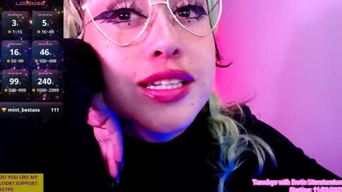 Snapshot of ivy_rosse chatting on 03/01/25, 06:54 You can find more of me here  online show from 03/01/25, 06:54