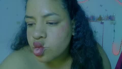 Snapshot of ivydesouzaa chatting on 05/15/26, 10:50 ivydesouza online show from 05/15/26, 10:50