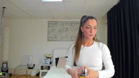 IvyFox online show from 02/10/25, 06:24