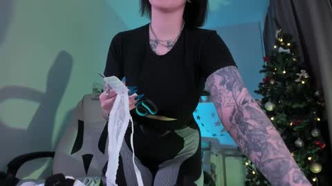 IVY - Follow me 3 online show from 12/31/24, 06:37