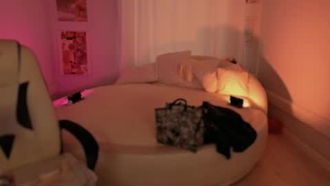 IVY - Follow me 3 online show from 10/19/25, 08:37