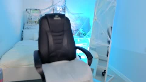 IVY - Follow me 3 online show from 10/23/25, 11:31