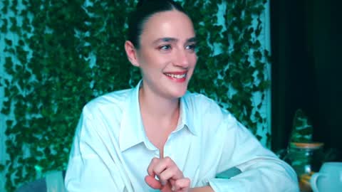 Snapshot of ivyjonson chatting on 12/08/24, 08:58 Miss Ivy online show from 12/08/24, 08:58