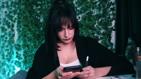 Snapshot of ivyjonson chatting on 12/21/24, 04:46 Miss Ivy online show from 12/21/24, 04:46