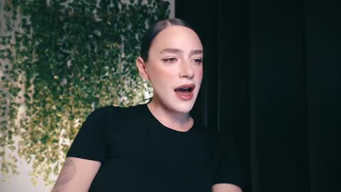 Snapshot of ivyjonson chatting on 01/22/25, 02:56 Miss Ivy online show from 01/22/25, 02:56