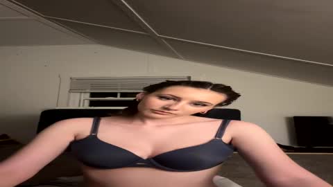 Snapshot of ivyrose67 chatting on 05/20/26, 05:57 ivyrose67 online show from 05/20/26, 05:57