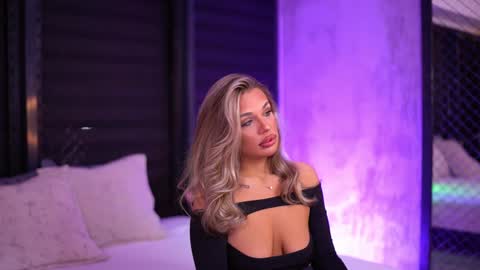 IvyRowa online show from 01/17/25, 07:05