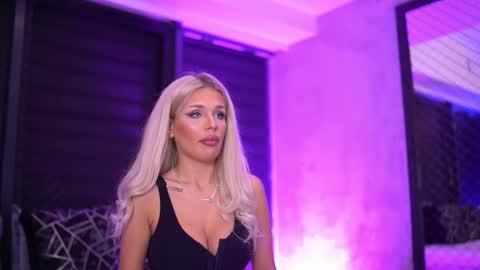 IvyRowa online show from 10/01/25, 06:03