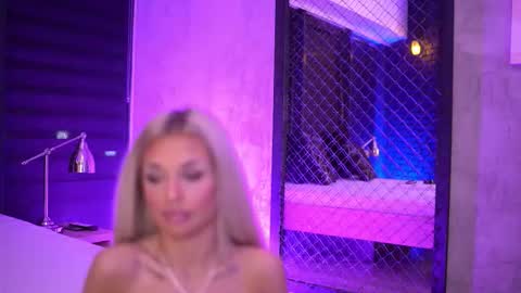 IvyRowa online show from 10/05/25, 05:22