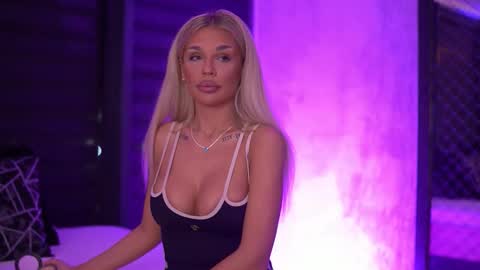 IvyRowa online show from 10/09/25, 06:06