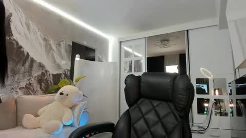 Snapshot of ivyxbelle chatting on 02/10/26, 06:06 Ivy Belle online show from 02/10/26, 06:06