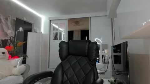 Snapshot of ivyxbelle chatting on 02/14/26, 05:48 Ivy Belle online show from 02/14/26, 05:48