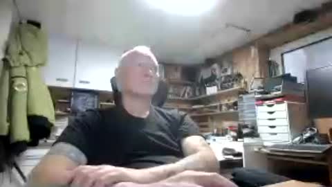 Snapshot of iwalknaked chatting on 07/19/26, 06:44 iwalknaked online show from 07/19/26, 06:44