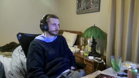 Snapshot of iwhitesmurf chatting on 12/18/25, 04:51 iwhitesmurf online show from 12/18/25, 04:51