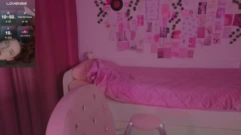 Snapshot of iwi_wi_wi chatting on 11/04/25, 07:02 Daisy online show from 11/04/25, 07:02