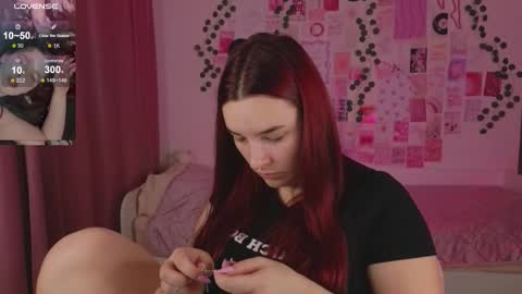 Snapshot of iwi_wi_wi chatting on 12/01/25, 01:27 Daisy online show from 12/01/25, 01:27