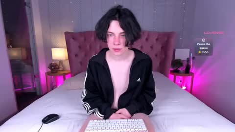 Maxim online show from 10/28/25, 02:53