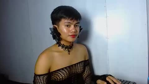 iya143 online show from 11/22/25, 04:06