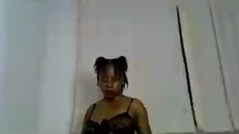 iynika online show from 07/25/26, 11:57
